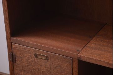 レトロ家具　昭和レトロ　ネームプレート付き!古い木の脚付きマス目戸棚(収納棚)