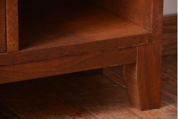 レトロ家具　昭和レトロ　ネームプレート付き!古い木の脚付きマス目戸棚(収納棚)