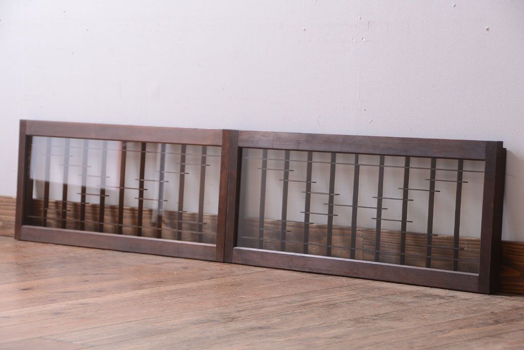 古民具・骨董　古い木製の横長ガラス引き戸2枚セット(窓)