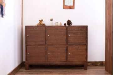 レトロ家具　昭和レトロ　ネームプレート付き!古い木の脚付きロッカー(収納棚・マス目棚)