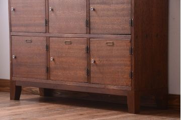 レトロ家具　昭和レトロ　ネームプレート付き!古い木の脚付きロッカー(収納棚・マス目棚)