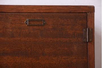レトロ家具　昭和レトロ　ネームプレート付き!古い木の脚付きロッカー(収納棚・マス目棚)