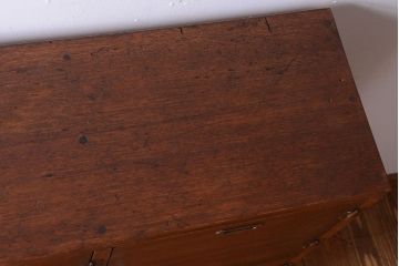 レトロ家具　昭和レトロ　ネームプレート付き!古い木の脚付き収納ロッカー(マス目棚)