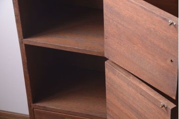 レトロ家具　昭和レトロ　ネームプレート付き!古い木の脚付き収納ロッカー(マス目棚)