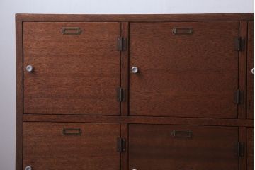 レトロ家具　昭和レトロ　ネームプレート付き!古い木の横型ロッカー(マス目戸棚)