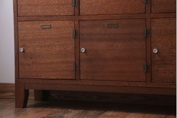 レトロ家具　昭和レトロ　ネームプレート付き!古い木の横型ロッカー(マス目戸棚)
