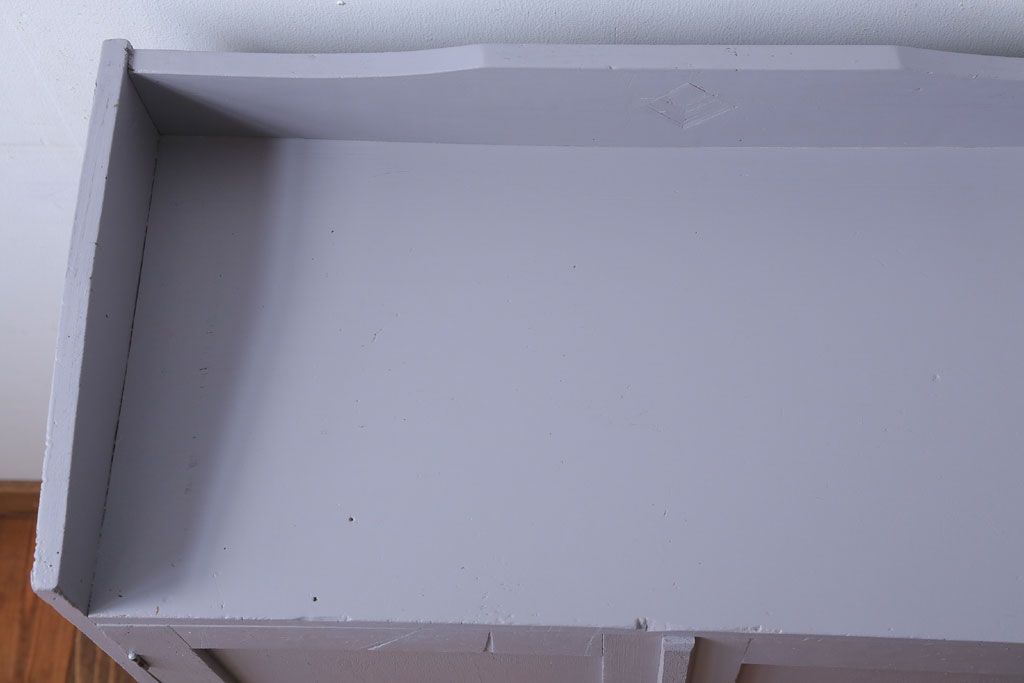 アンティーク家具　アンティークペイント　透かし彫りのおしゃれなブックケース(本箱)