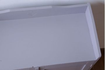 アンティーク家具　アンティークペイント　透かし彫りのおしゃれなブックケース(本箱)