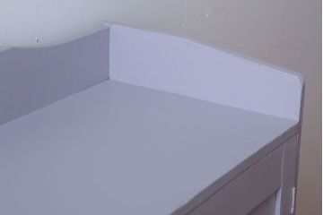 アンティーク家具　アンティークペイント　透かし彫りのおしゃれなブックケース(本箱)