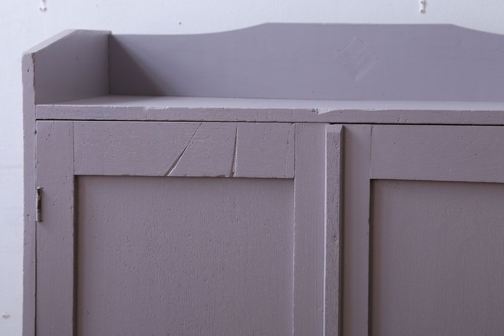 アンティーク家具　アンティークペイント　透かし彫りのおしゃれなブックケース(本箱)