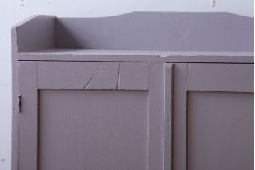 アンティーク家具　アンティークペイント　透かし彫りのおしゃれなブックケース(本箱)