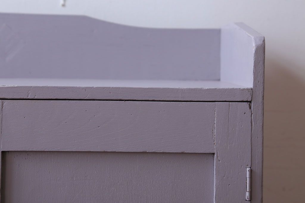 アンティーク家具　アンティークペイント　透かし彫りのおしゃれなブックケース(本箱)