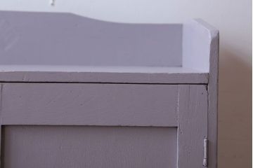 アンティーク家具　アンティークペイント　透かし彫りのおしゃれなブックケース(本箱)