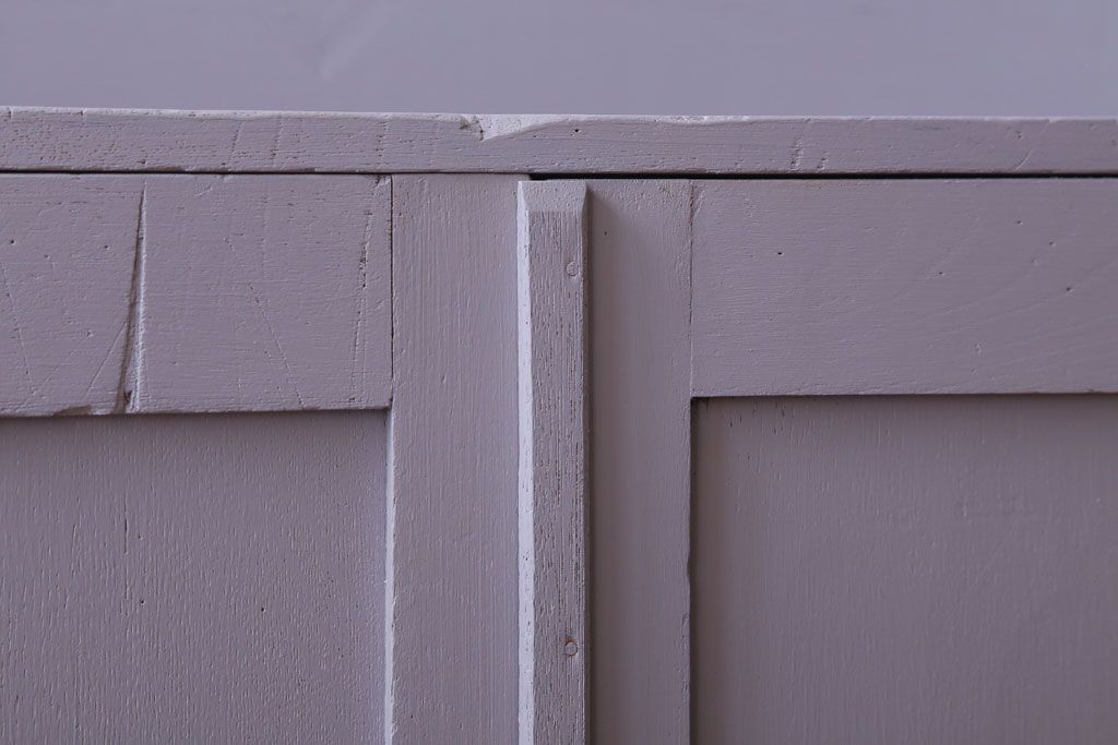 アンティーク家具　アンティークペイント　透かし彫りのおしゃれなブックケース(本箱)