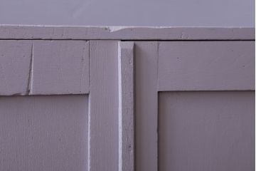 アンティーク家具　アンティークペイント　透かし彫りのおしゃれなブックケース(本箱)