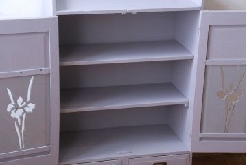 アンティーク家具　アンティークペイント　透かし彫りのおしゃれなブックケース(本箱)