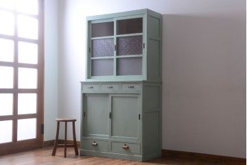 レトロ家具　アンティークペイント　かわいいミントグリーンのレトロな食器棚(カップボード)