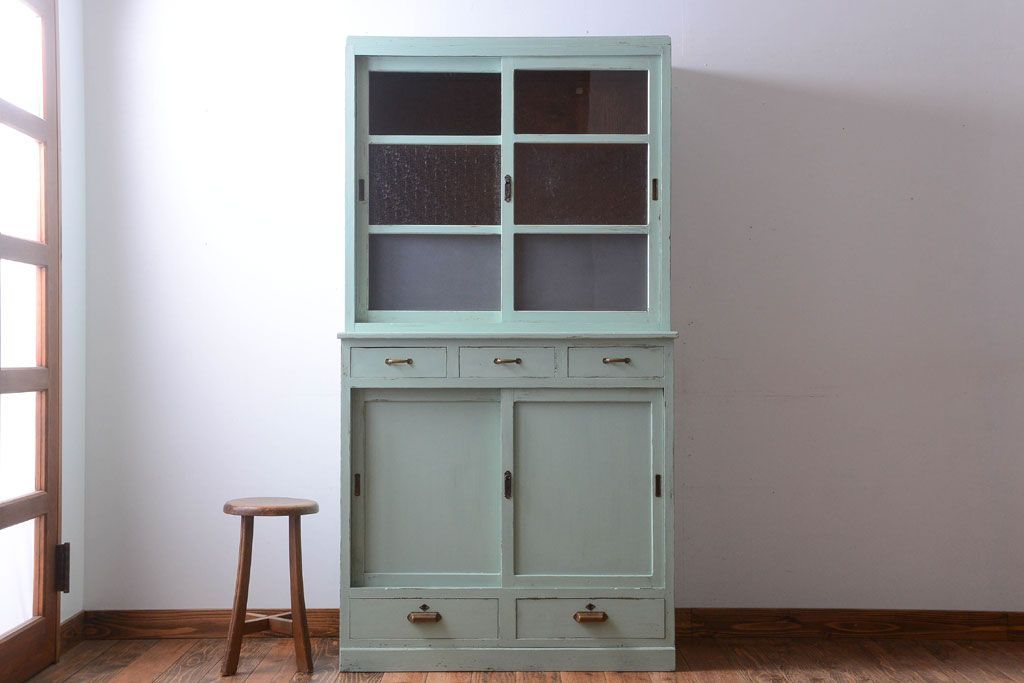 レトロ家具　アンティークペイント　かわいいミントグリーンのレトロな食器棚(カップボード)