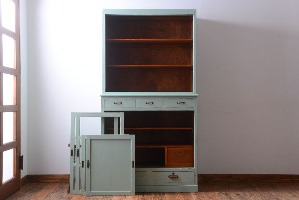 レトロ家具　アンティークペイント　かわいいミントグリーンのレトロな食器棚(カップボード)