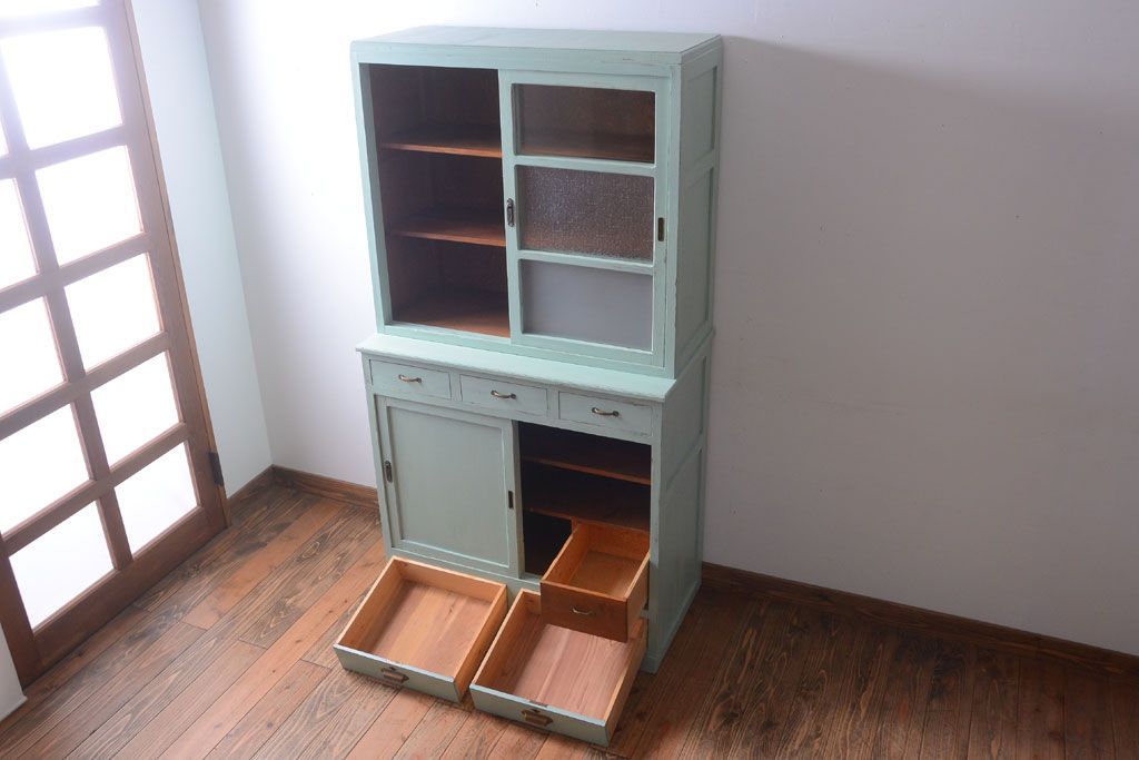 レトロ家具　アンティークペイント　かわいいミントグリーンのレトロな食器棚(カップボード)
