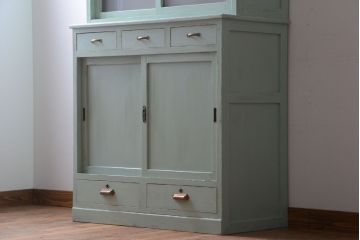 レトロ家具　アンティークペイント　かわいいミントグリーンのレトロな食器棚(カップボード)