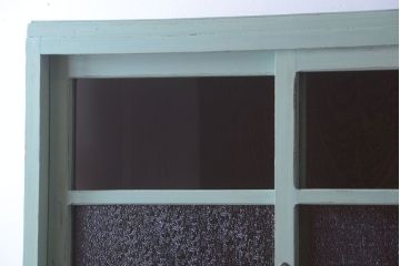 レトロ家具　アンティークペイント　かわいいミントグリーンのレトロな食器棚(カップボード)