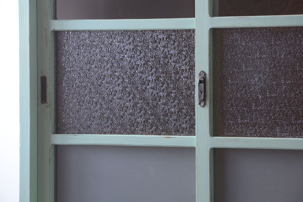 レトロ家具　アンティークペイント　かわいいミントグリーンのレトロな食器棚(カップボード)