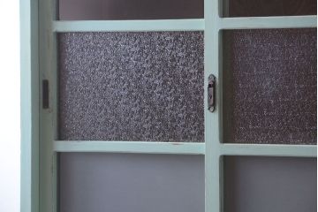 レトロ家具　アンティークペイント　かわいいミントグリーンのレトロな食器棚(カップボード)