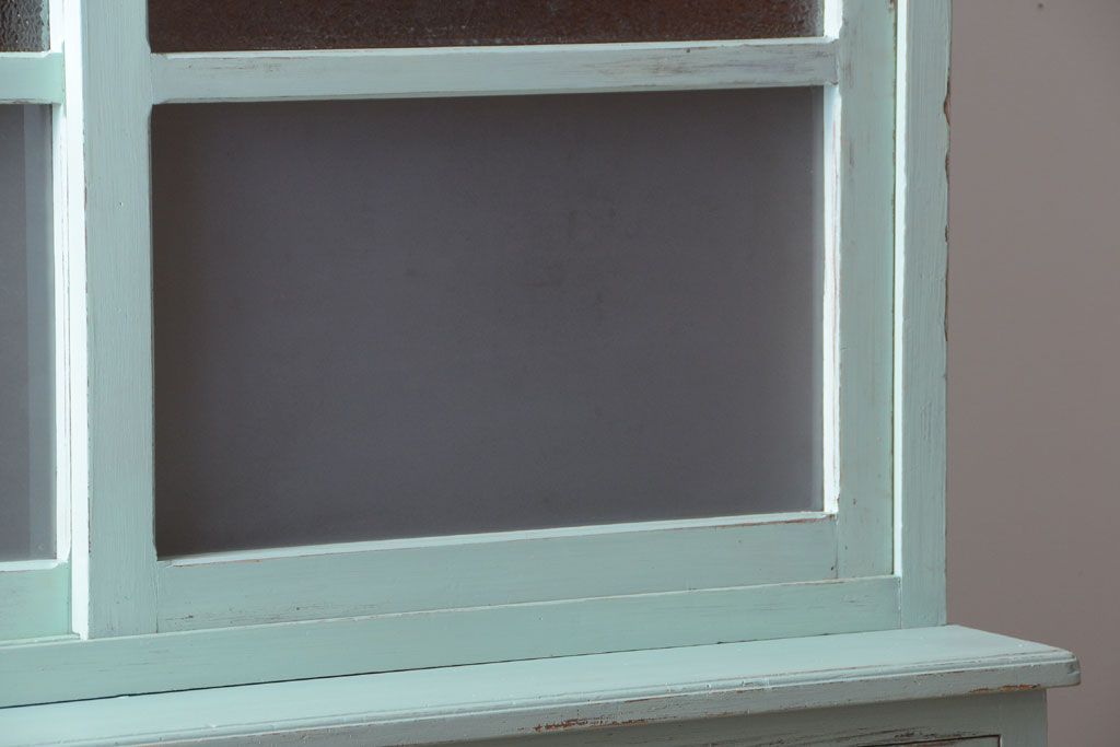 レトロ家具　アンティークペイント　かわいいミントグリーンのレトロな食器棚(カップボード)