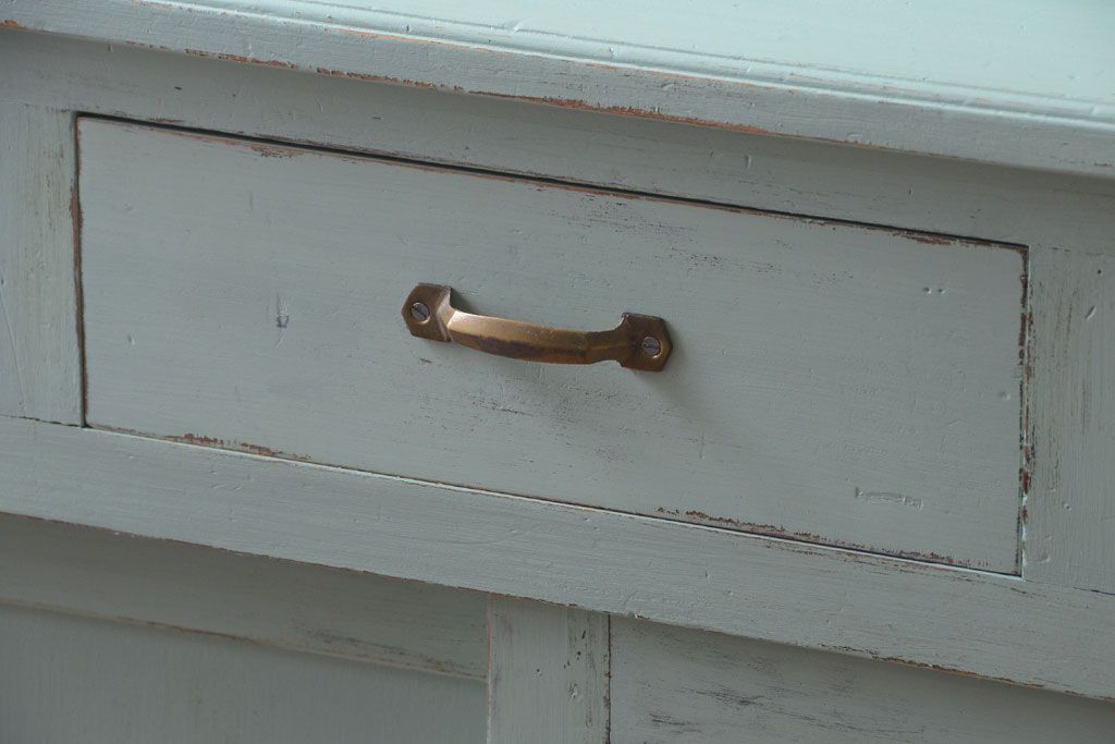 レトロ家具　アンティークペイント　かわいいミントグリーンのレトロな食器棚(カップボード)