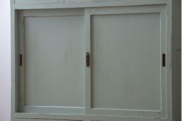 レトロ家具　アンティークペイント　かわいいミントグリーンのレトロな食器棚(カップボード)