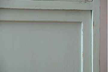 レトロ家具　アンティークペイント　かわいいミントグリーンのレトロな食器棚(カップボード)