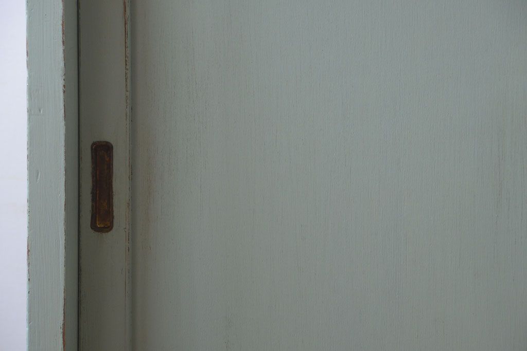 レトロ家具　アンティークペイント　かわいいミントグリーンのレトロな食器棚(カップボード)