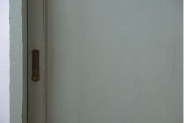 レトロ家具　アンティークペイント　かわいいミントグリーンのレトロな食器棚(カップボード)