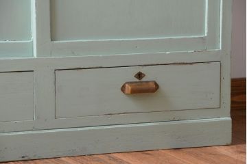 レトロ家具　アンティークペイント　かわいいミントグリーンのレトロな食器棚(カップボード)