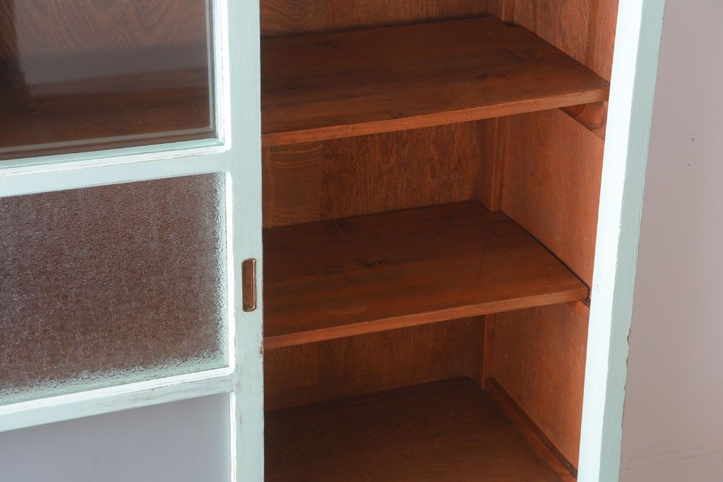 レトロ家具　アンティークペイント　かわいいミントグリーンのレトロな食器棚(カップボード)