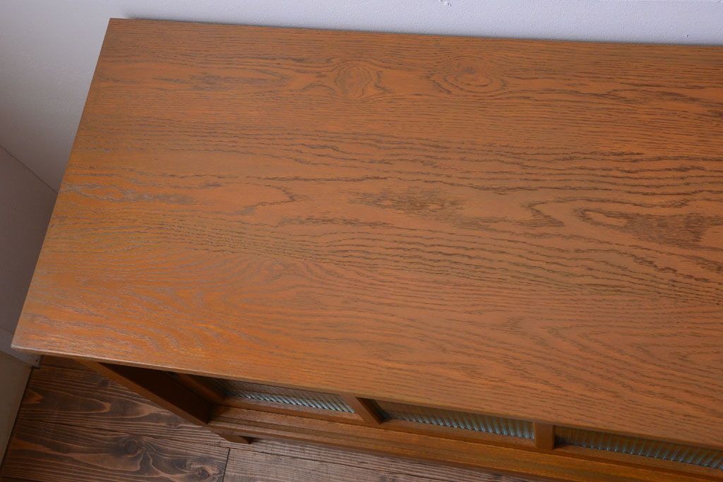 アンティーク家具　アンティーク　モールガラス入り!古い木の脚付きサイドボード(1)