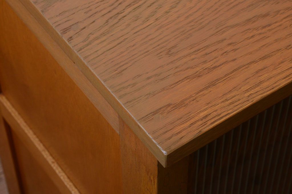 アンティーク家具　アンティーク　モールガラス入り!古い木の脚付きサイドボード(1)