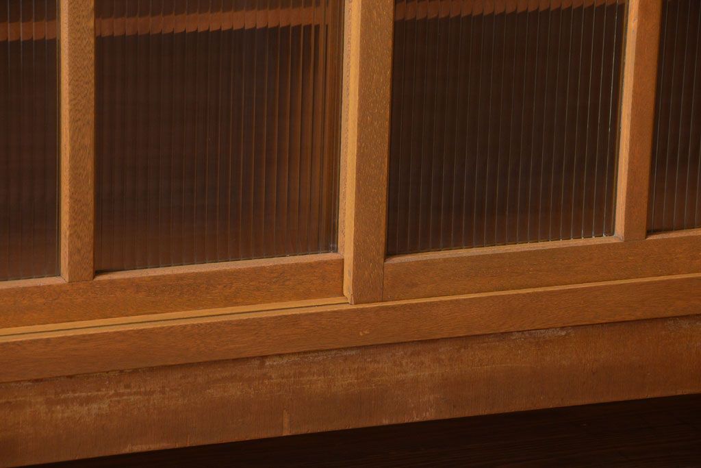 アンティーク家具　アンティーク　モールガラス入り!古い木の脚付きサイドボード(1)