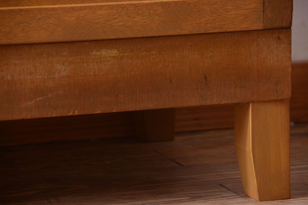 アンティーク家具　アンティーク　モールガラス入り!古い木の脚付きサイドボード(1)