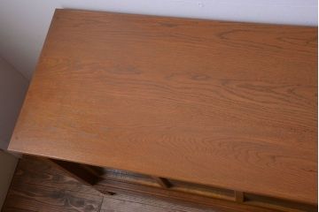 アンティーク家具　アンティーク　モールガラス入り!古い木の脚付きサイドボード(2)