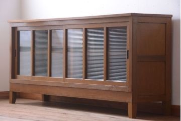 アンティーク家具　アンティーク　モールガラス入り!古い木の脚付きサイドボード(2)