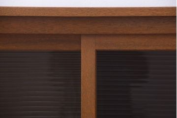 アンティーク家具　アンティーク　モールガラス入り!古い木の脚付きサイドボード(2)