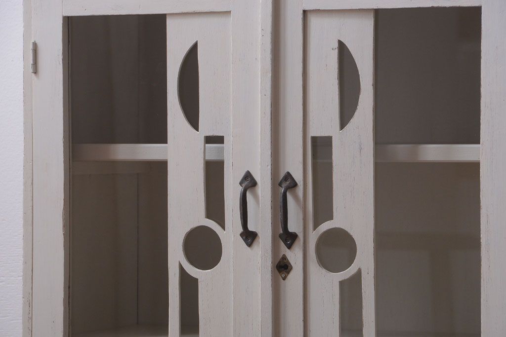 アンティーク家具　アンティークペイント　モダンなデザインの本箱(ブックケース)