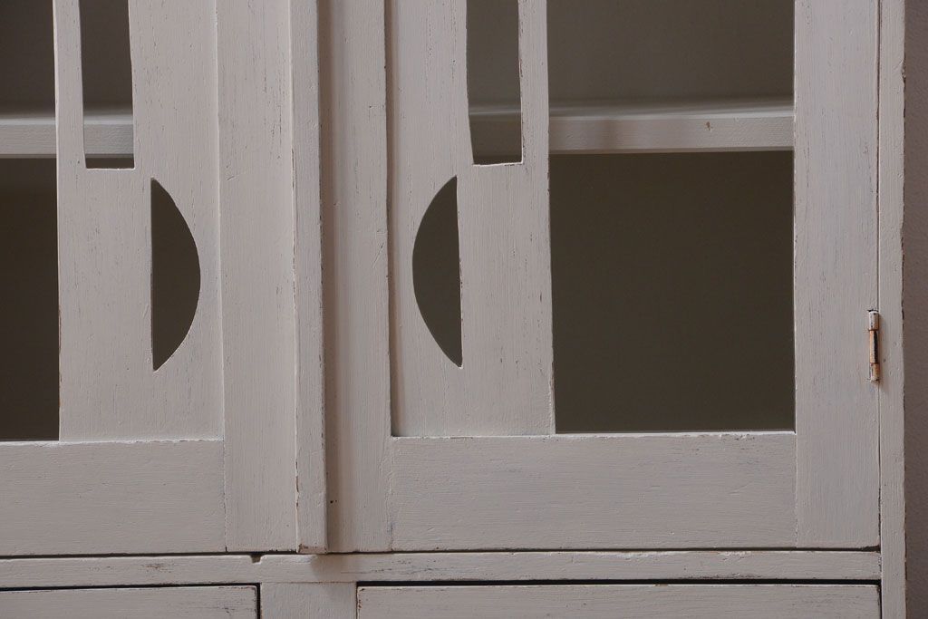 アンティーク家具　アンティークペイント　モダンなデザインの本箱(ブックケース)