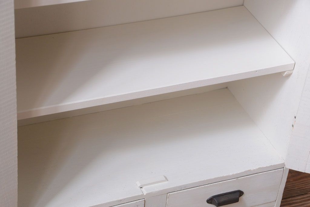 アンティーク家具　アンティークペイント　モダンなデザインの本箱(ブックケース)