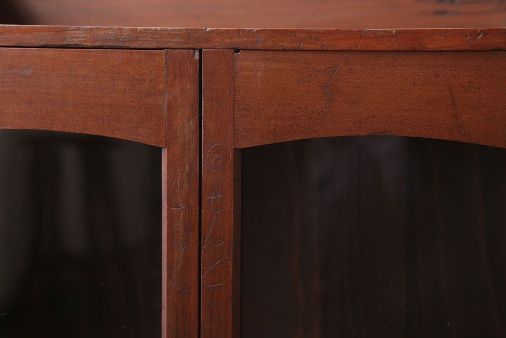 アンティーク家具　和製アンティーク　当時物色ガラス入り!小ぶりな古い木製本箱(ブックケース)