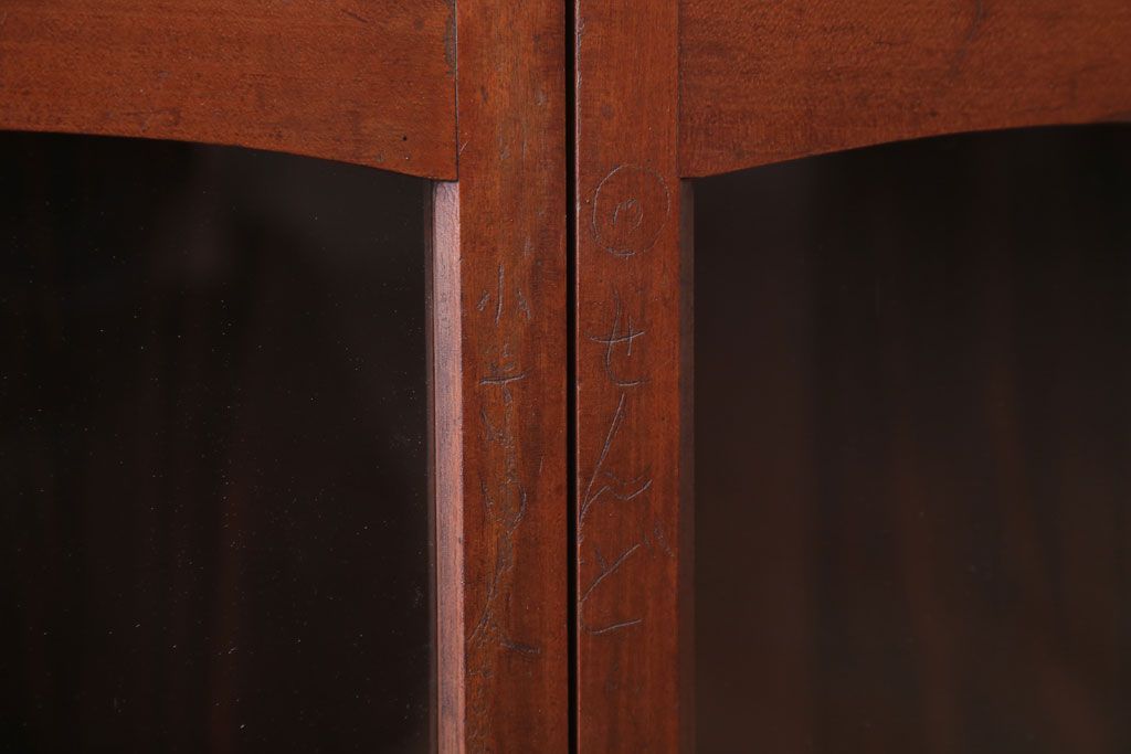 アンティーク家具　和製アンティーク　当時物色ガラス入り!小ぶりな古い木製本箱(ブックケース)