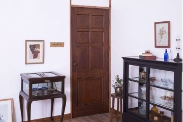 アンティーク　古い木のシンプルで上質なドア(2)