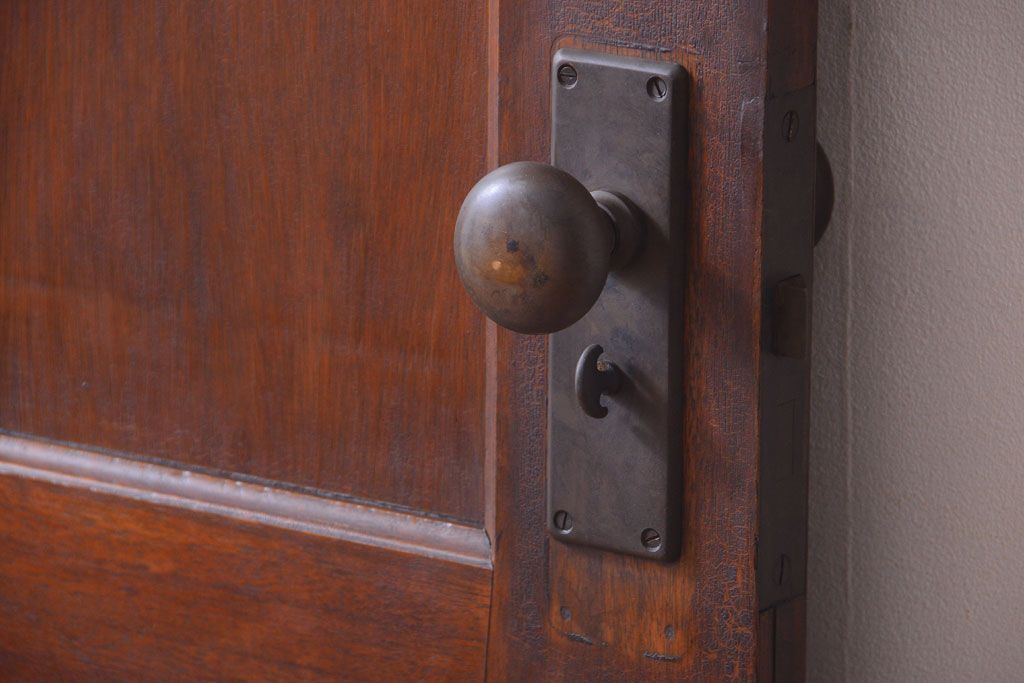 アンティーク　古い木のシンプルで上質なドア(2)